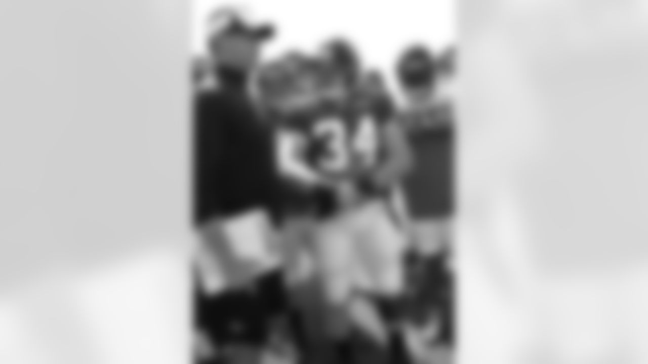 Head strength and conditioning coach AJ Neibel talks to FB Bradie Ewing