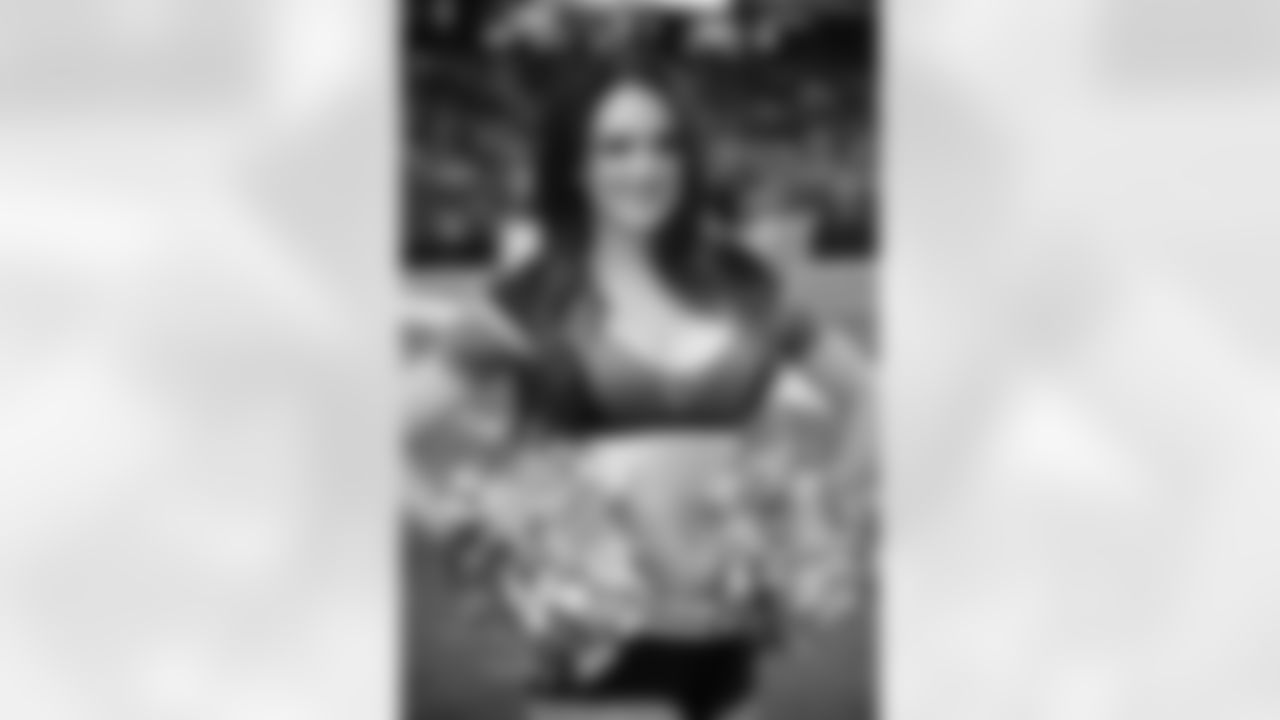 Atlanta Falcons Cheerleader Alice F.