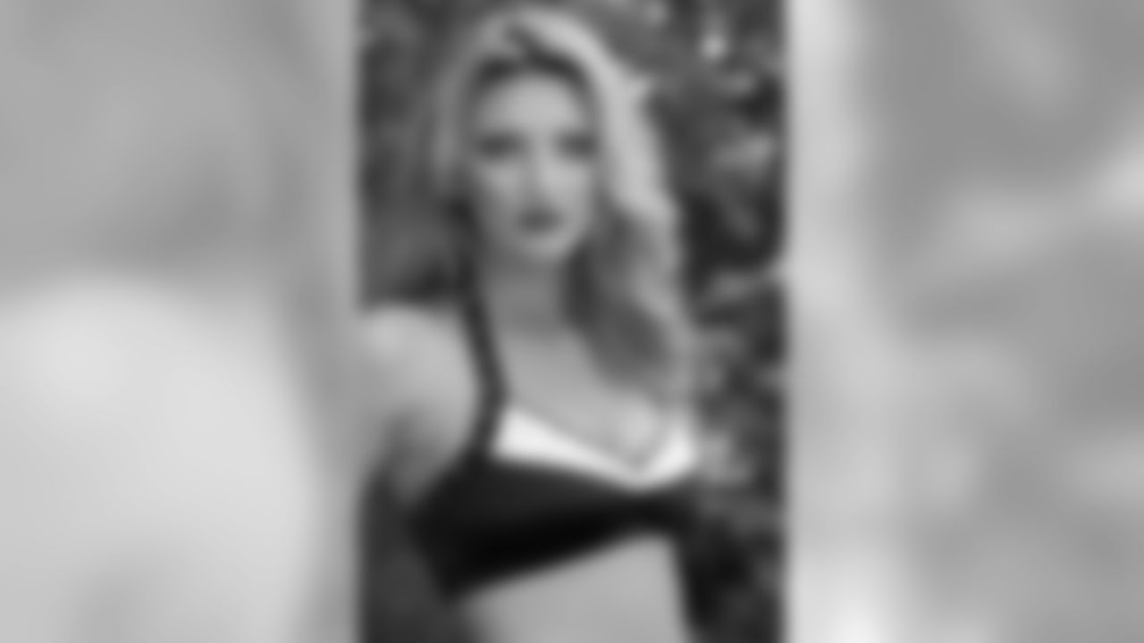 Naiz B. // 2011 Atlanta Falcons Cheerleaders Studio Shots // 2011 // Atlanta -