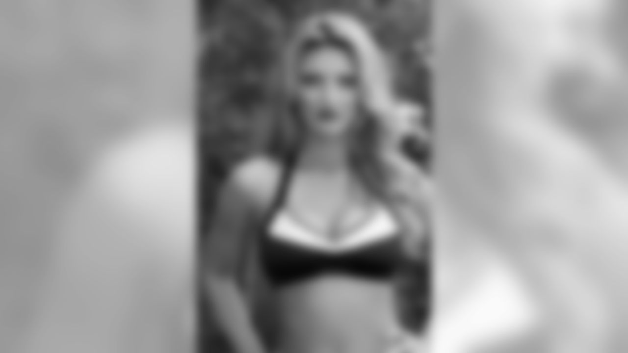 Naiz B. // 2011 Atlanta Falcons Cheerleaders Studio Shots // 2011 // Atlanta -