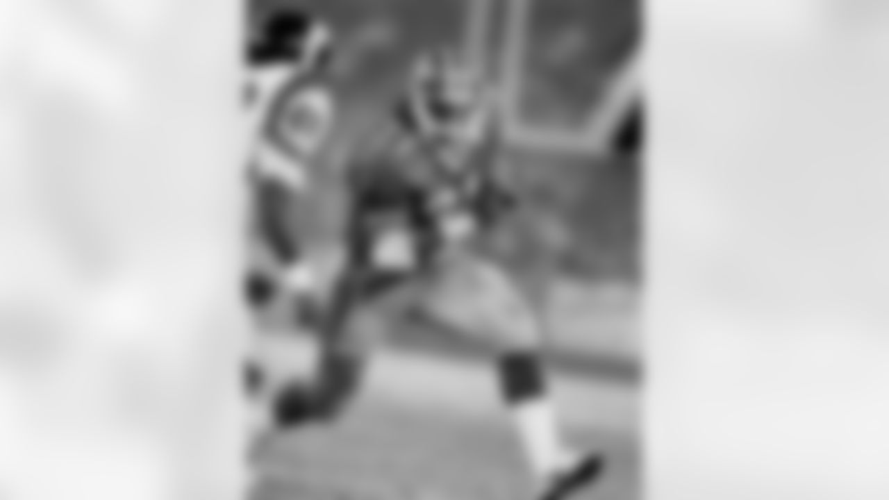Falcons RB William Andrews on a carry in a game against the Rams on December 14, 1981