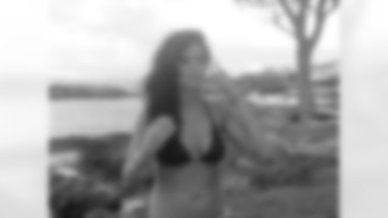 Erin P. // 2011 Atlanta Falcons Cheerleaders Swimsuit Calendar Photo Shoot // 2011 // Bermuda -