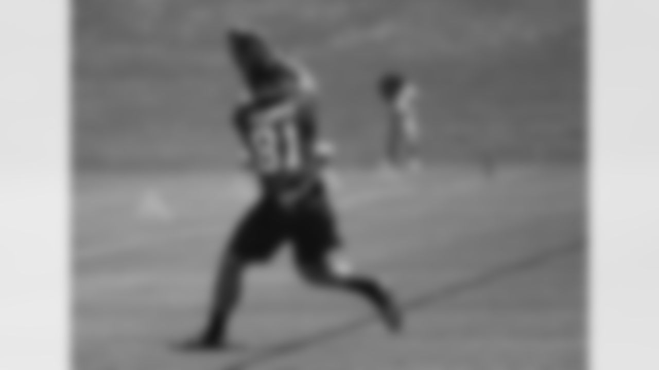 Tight end Austin Hooper hauls in a pass