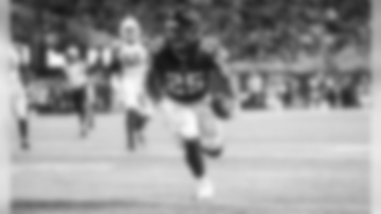 RB Ito Smith
Atlanta Falcons / Carmen Mandato