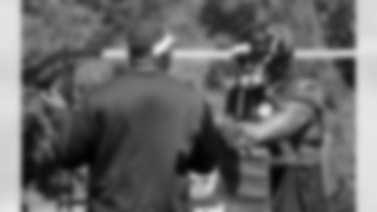 DE Osi Umenyiora talks to defensive line coach, Bryan Cox