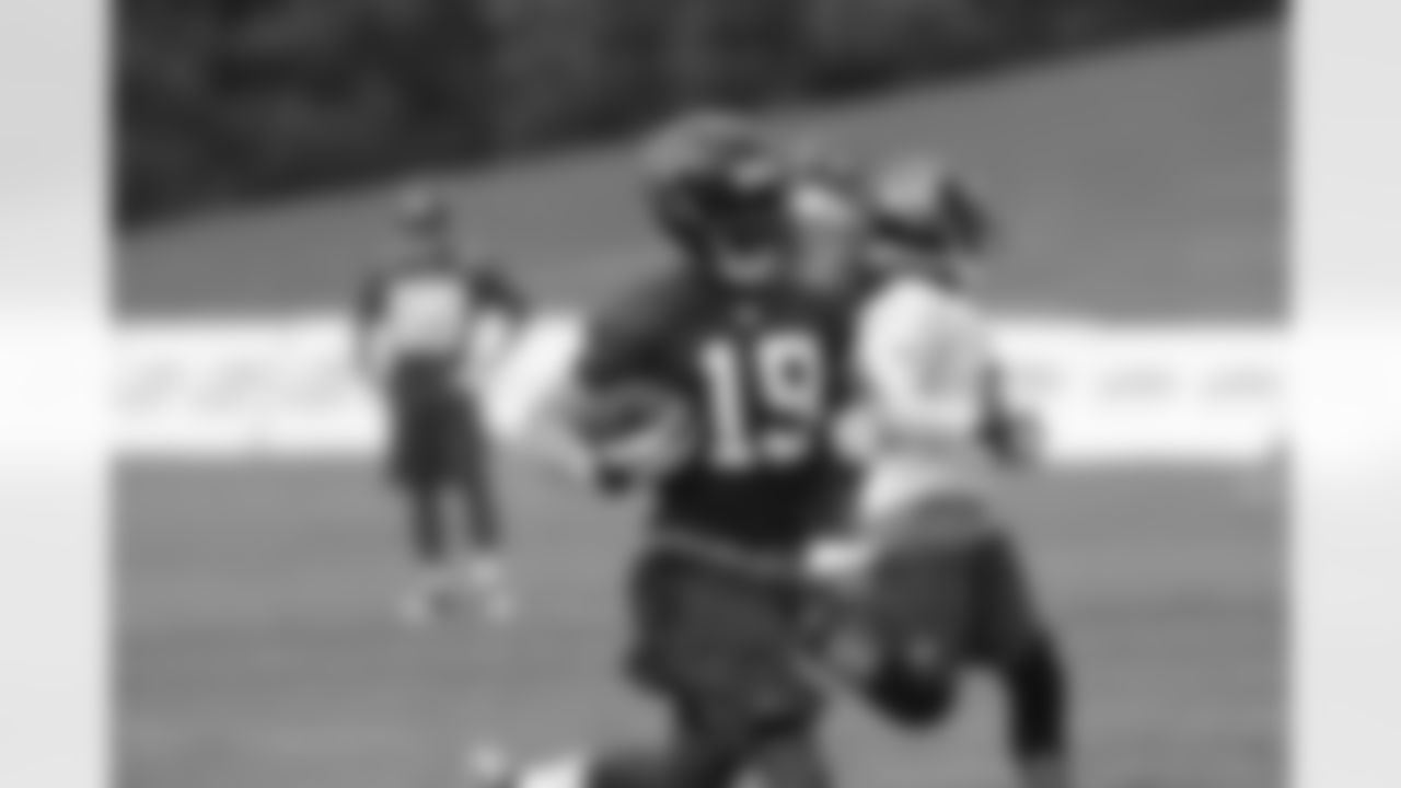 WR Drew Davis
