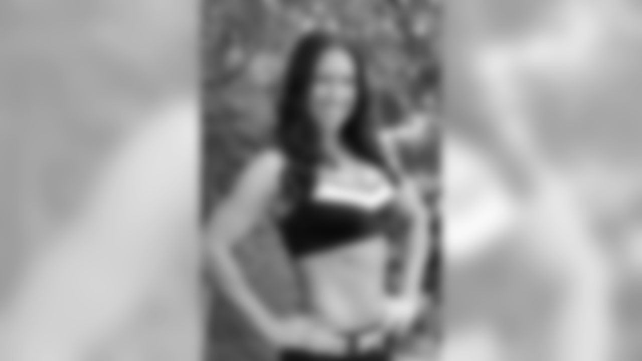 Jennifer T. // 2011 Atlanta Falcons Cheerleaders Studio Shots // 2011 // Atlanta -