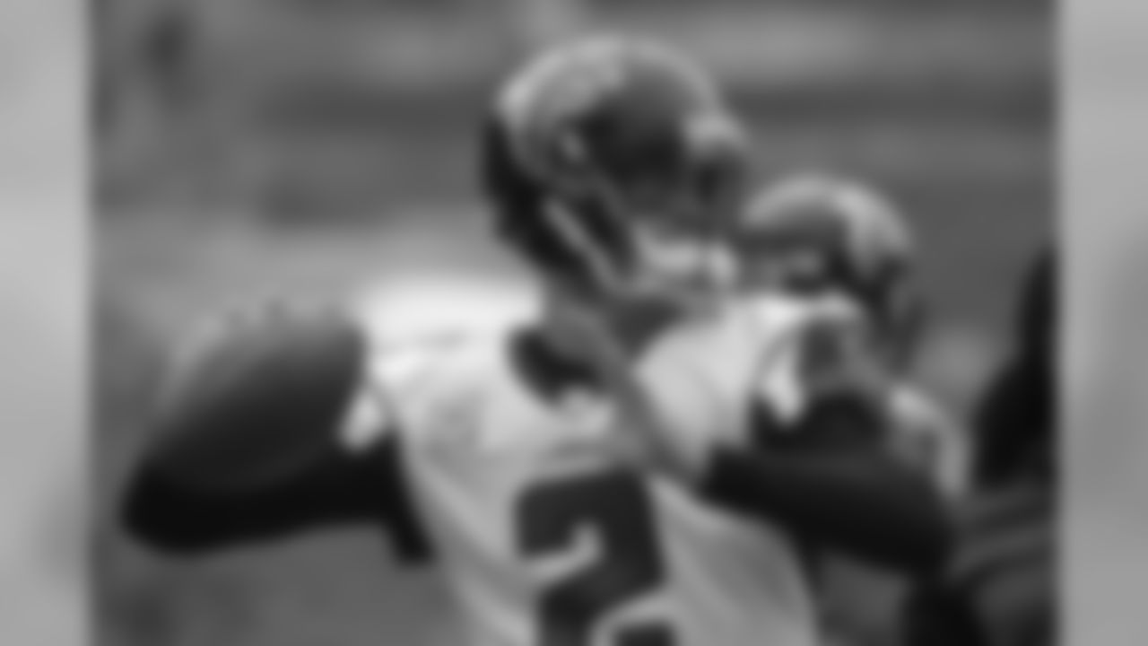 QB Matt Ryan warms up before the game