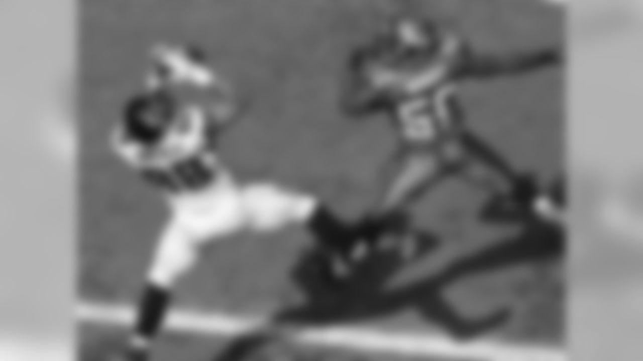Tony Gonzalez catches a pass to score a touchdown while being covered by Seahawks LB K.J. Wright on Oct. 2, 2011.