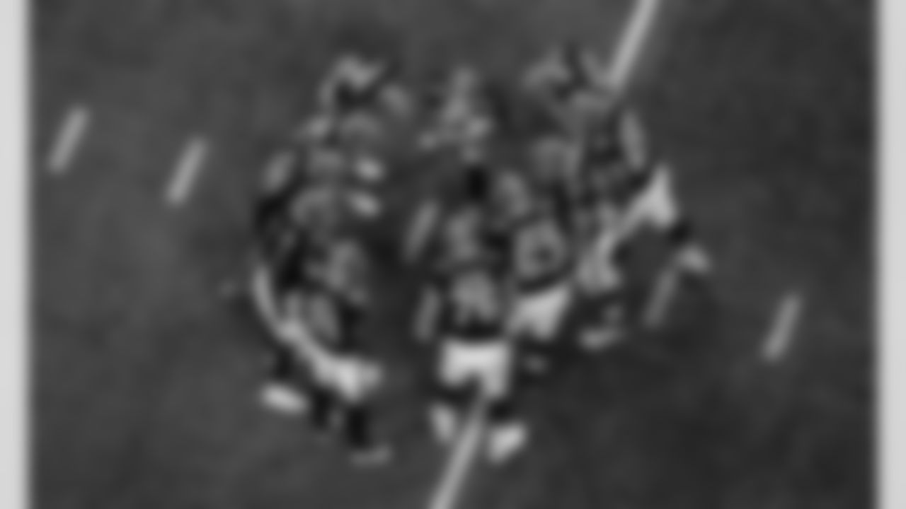 Atlanta Falcons quarterback Desmond Ridder #9 huddles the offense prior to the Week 2 Game against the Green Bay Packers at Mercedes-Benz Stadium in Atlanta, Georgia on Sunday, September 17, 2023. (Photo by Jay Bendlin/Atlanta Falcons)