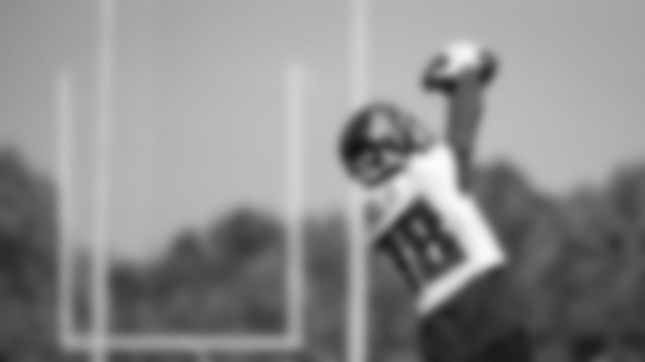 Atlanta Falcons wide receiver Calvin Ridley #18 makes a catch during practice at IBM Performance Field. (Photo by Kara Durrette/Atlanta Falcons)