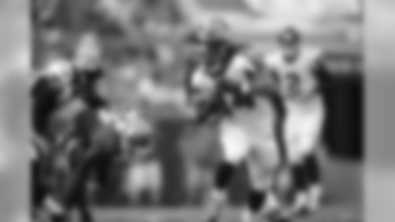 RB Devonta Freeman runs the ball.
