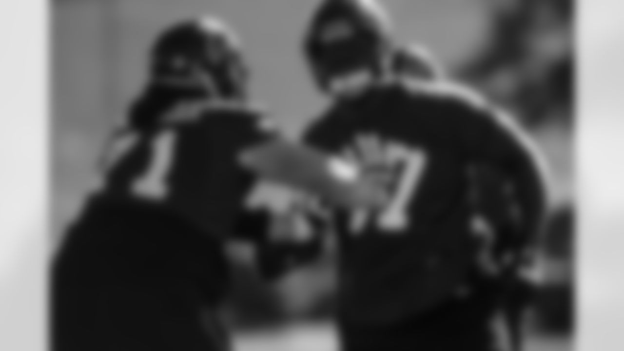 G Wes Schweitzer , T Matt Gono
Atlanta Falcons/ Carmen Mandato