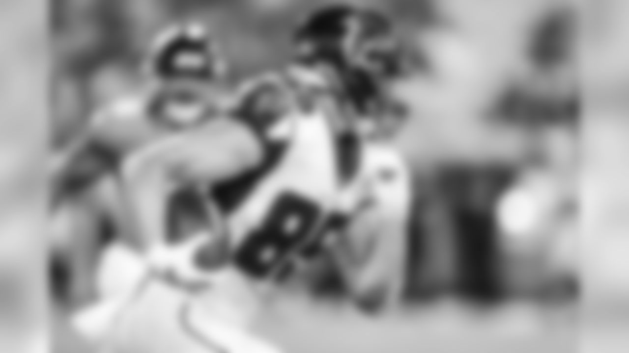TE Eric Saubert