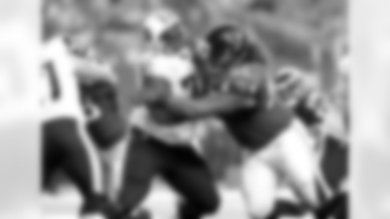 DT Paul Soliai goes up against G Chance Warmack