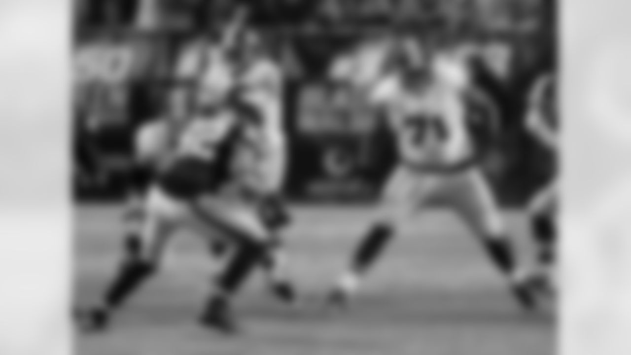 OT Trent Williams