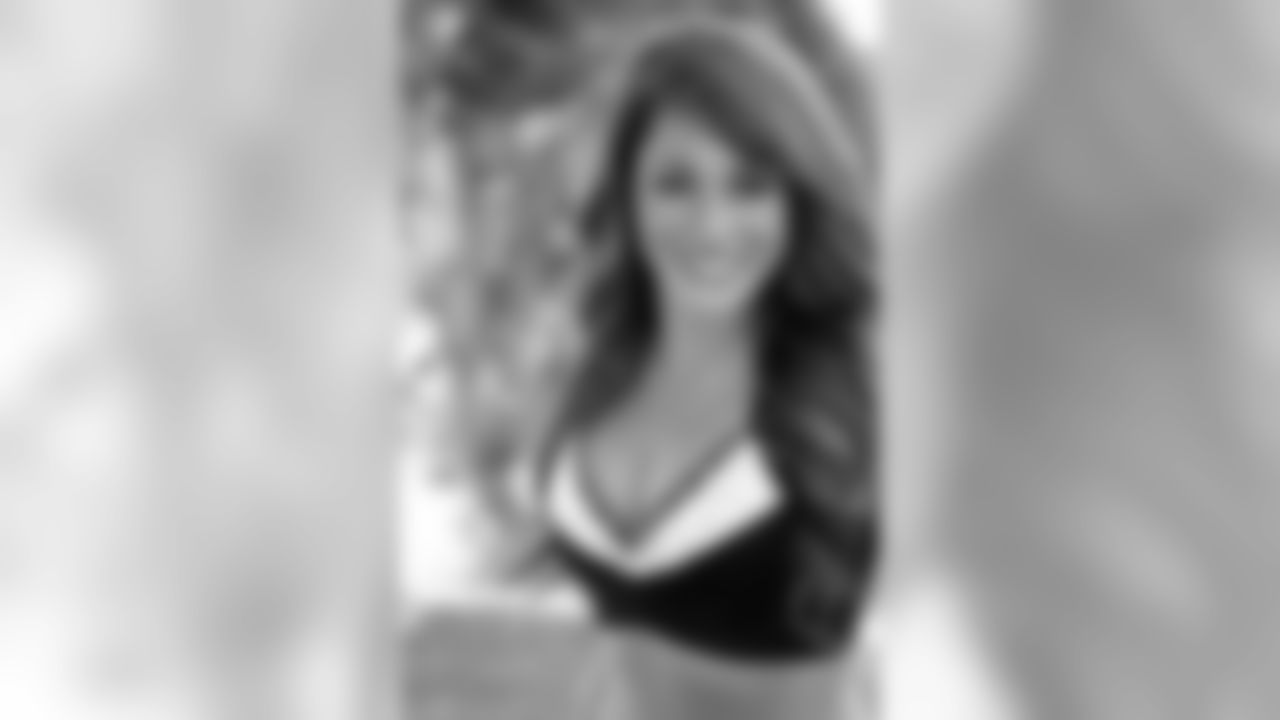 Natalie D. // 2011 Atlanta Falcons Cheerleaders Studio Shots // 2011 // Atlanta -