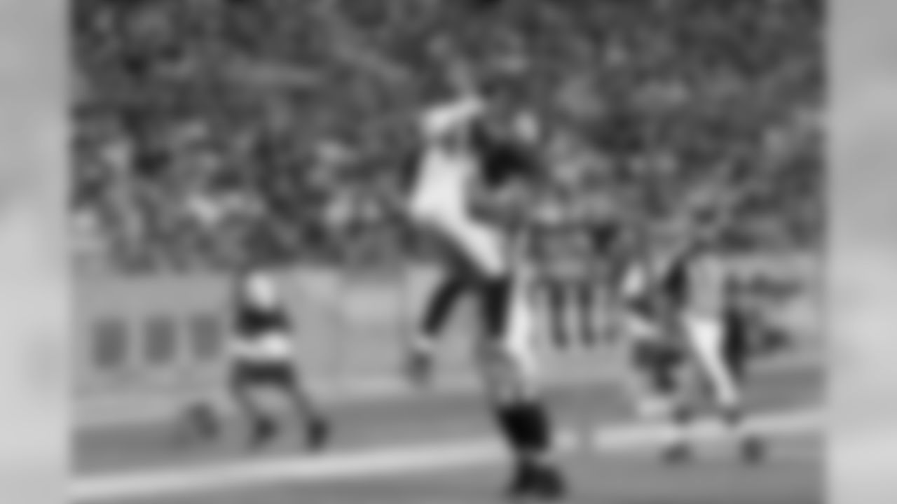 The Falcons and Steelers face off in Pittsburgh during the third preseason game for both teams // Falcons at Steelers - Preseason // Pittsburgh —