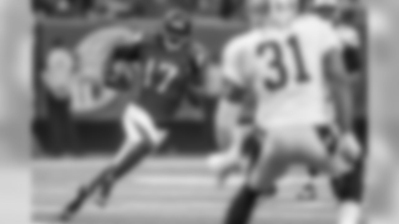 WR Devin Hester runs the ball down field during the Week 1 game against the New Orleans Saints.