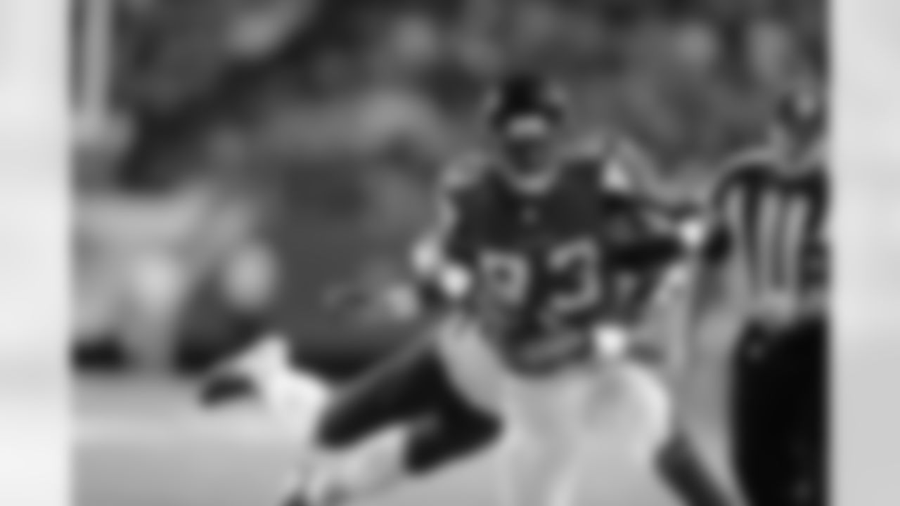 WR Harry Douglas