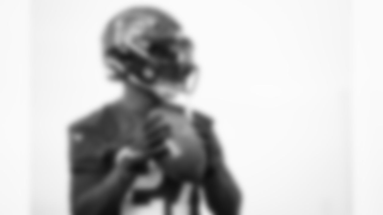 Atlanta Falcons strong safety Damontae Kazee #27 warms up during practice. (Photo by Kara Durrette/Atlanta Falcons)