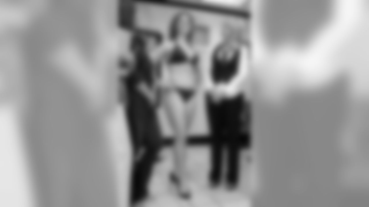 Zorah B. // 2011 Atlanta Falcons Cheerleaders Swimsuit Calendar Fitting // 2011 // Atlanta -