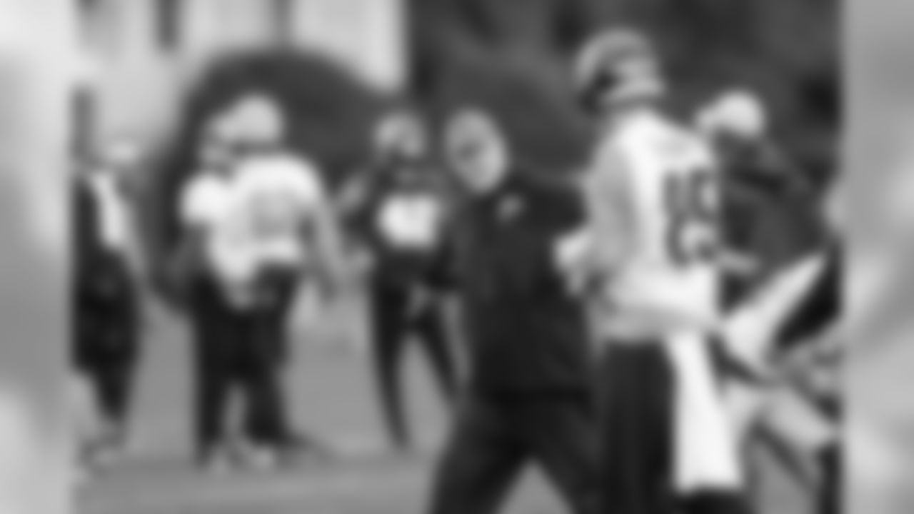 Dan Quinn, Head Coach, TE Eric Saubert
Atlanta Falcons/ Kara Durrette