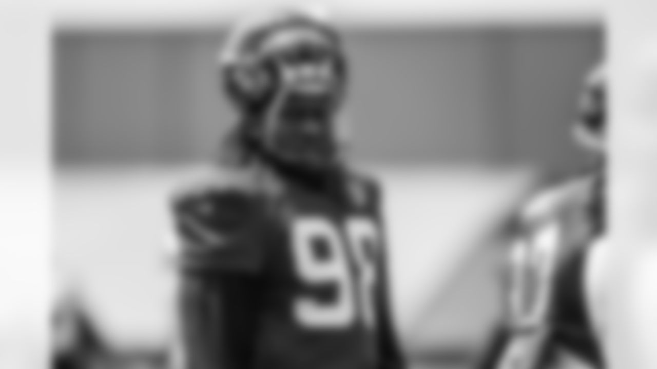 DE Takkarist McKinley