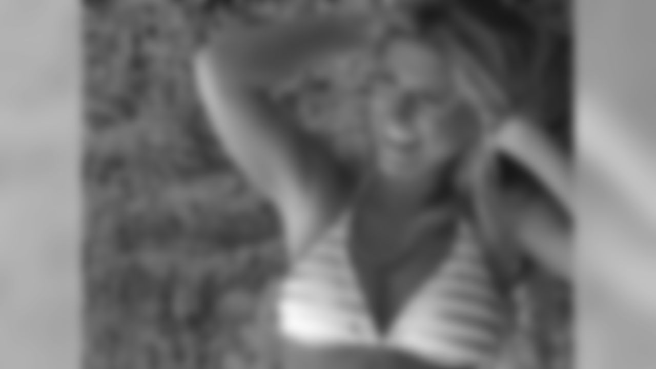 Naiz B. // Atlanta Falcons Cheerleaders Swimsuit Calendar Photo Shoot - Day 4 // 5/29/11 // Bermuda -