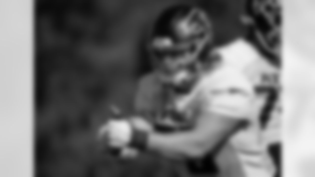 Atlanta Falcons offensive tackle Kaleb McGary #76