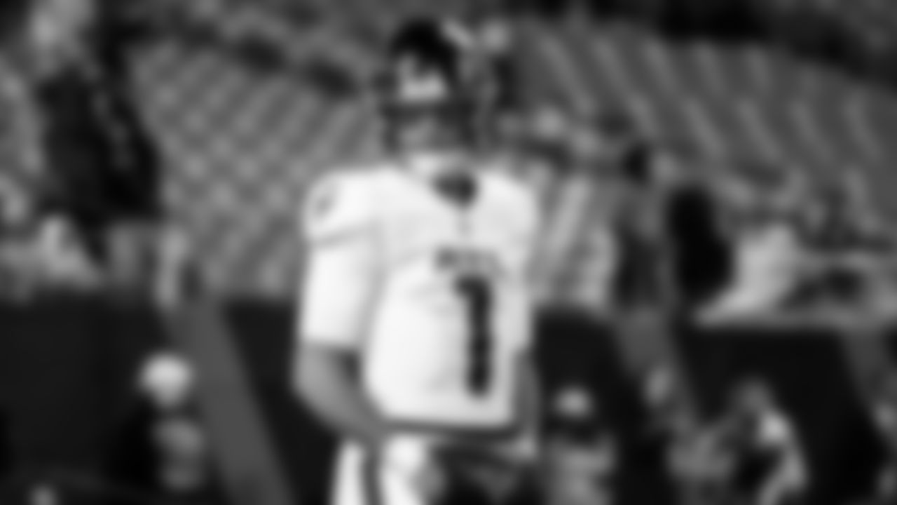 Atlanta Falcons quarterback Marcus Mariota #1 warms up before the game against the Carolina Panthers at Bank of America Stadium in Charlotte, North Carolina on Thursday, November 10, 2022. (Photo by Doug DeFelice/Atlanta Falcons)