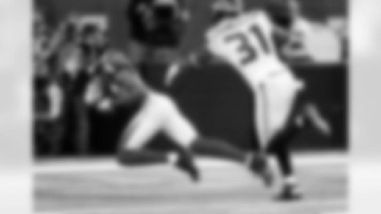 Another angle of WR Roddy White's touchdown