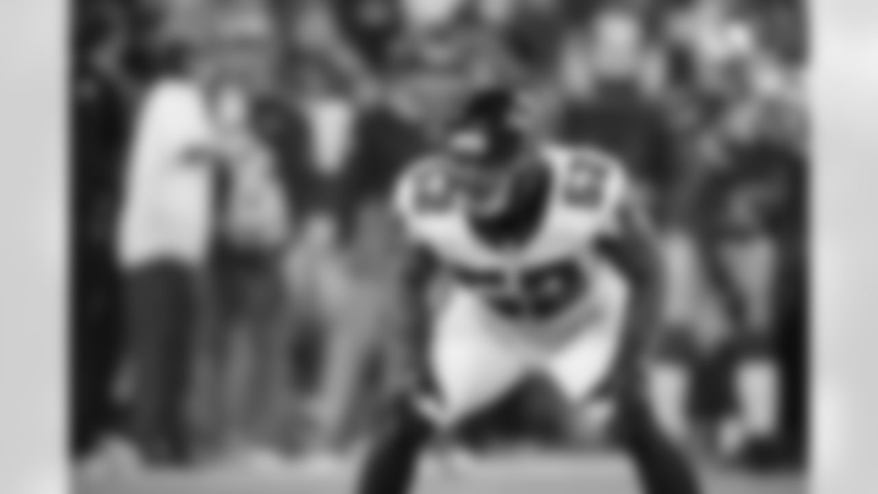 LB Akeem Dent