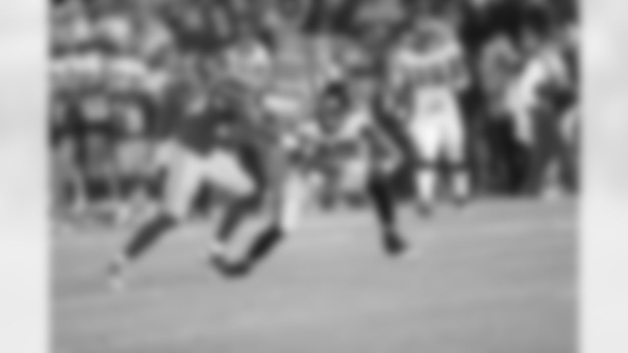 WR Harry Douglas