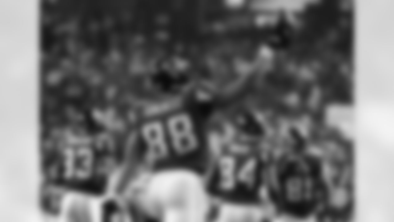 Gonzalez moved into sixth on the NFL's all-time touchdown receptions list with 103 career scores, passing WR Tim Brown and WR Steve Largent with his two touchdown performance at New Orleans (11/11/2012)