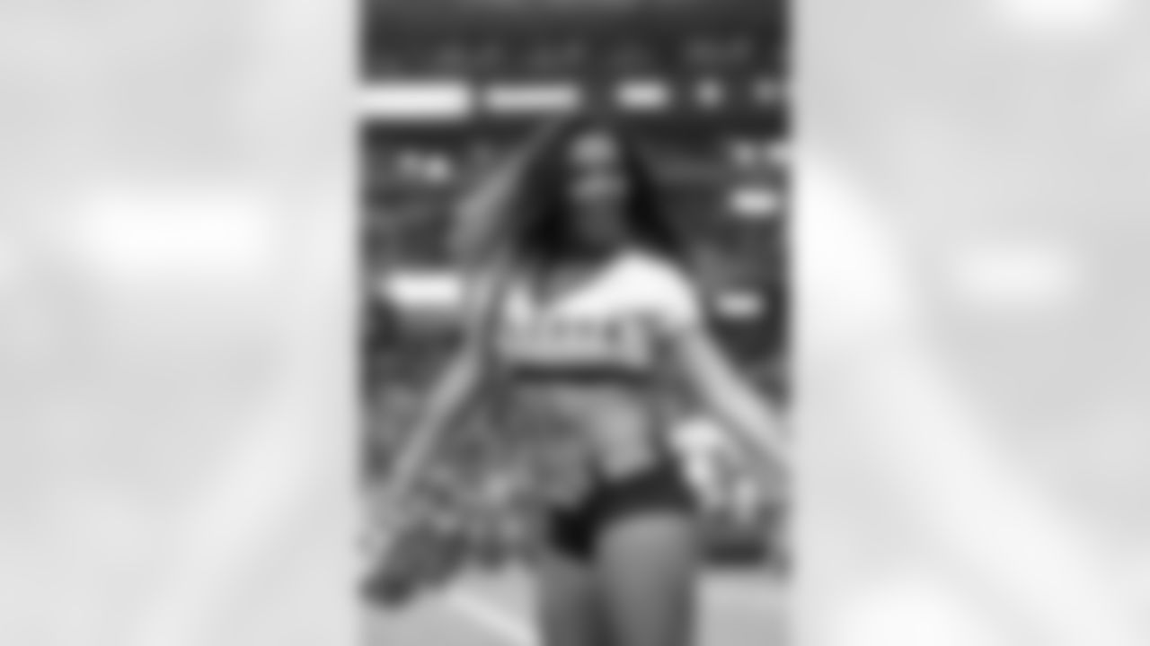 Jordan O. // Falcons vs. Dolphins - Cheerleaders // August 12, 2011 // Atlanta -