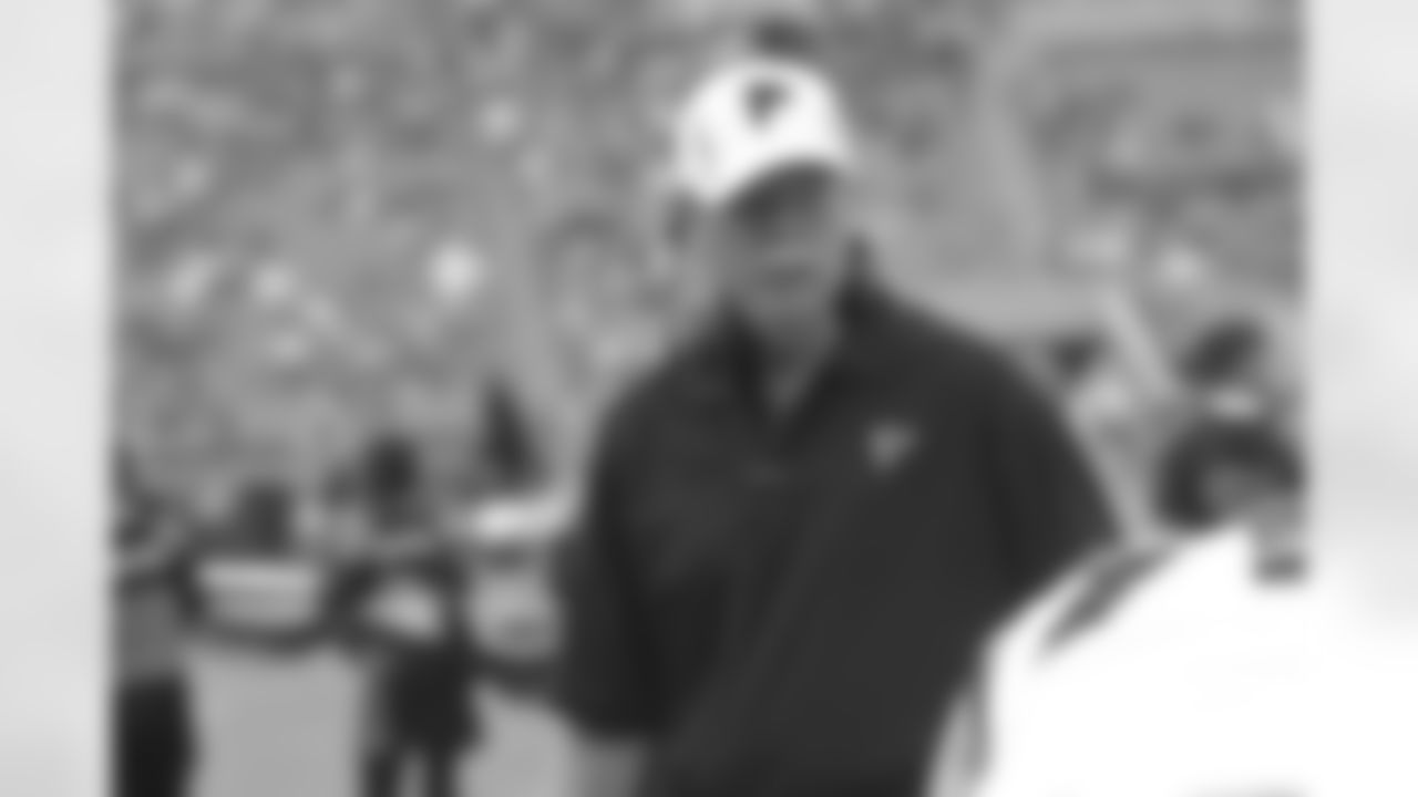 Offensive line coach Pat Hill