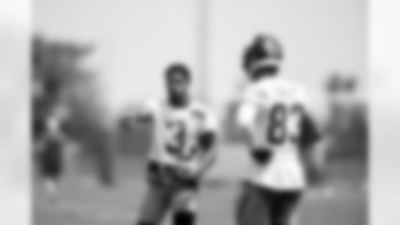 WR Sterling Shepard (3), TE Lawrence Cager (83)