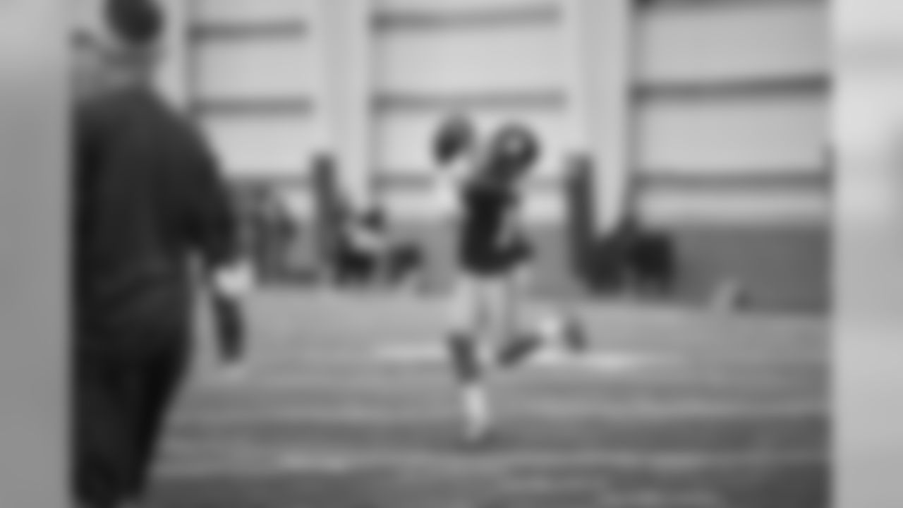 WR Hunter Sharp