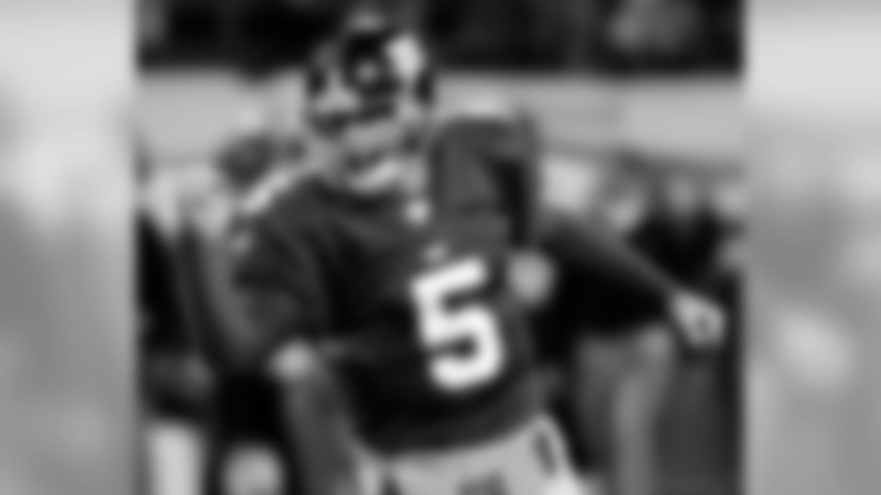 Kerry Collins (2002) – 4,073 YDS