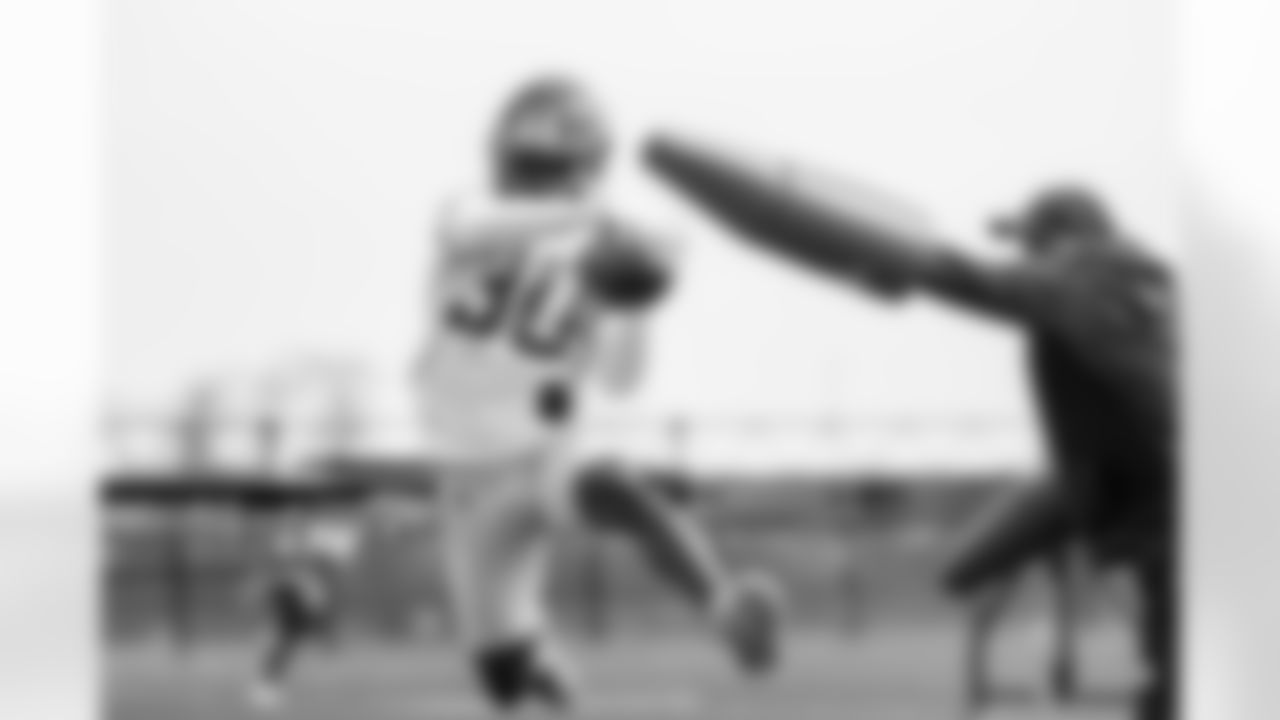 Darnay Holmes (30)