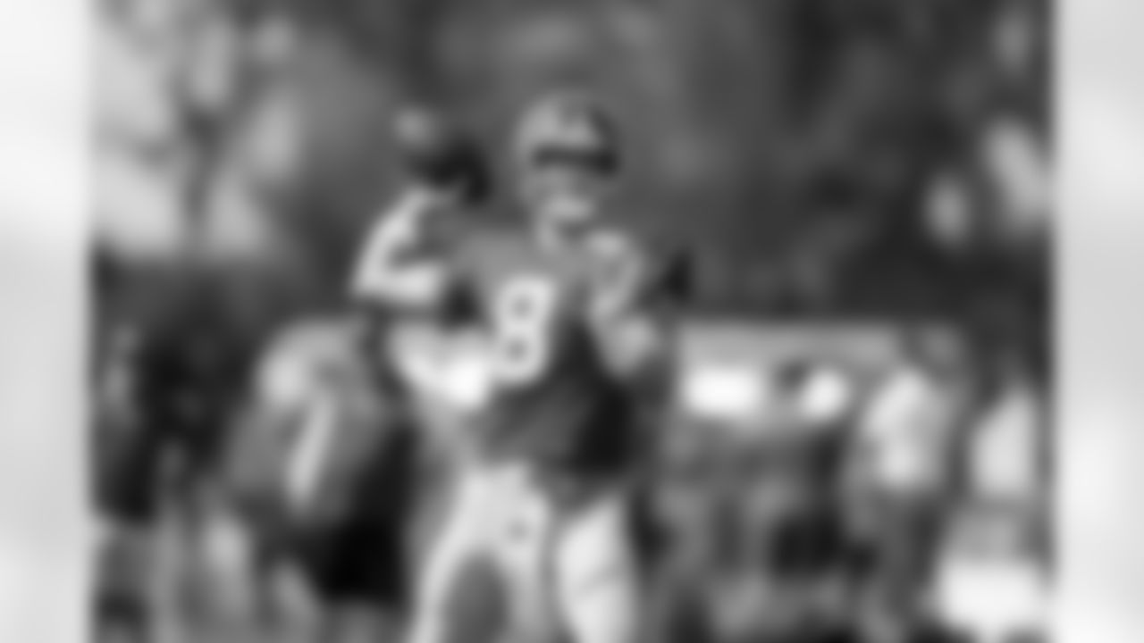 QB Daniel Jones (8)