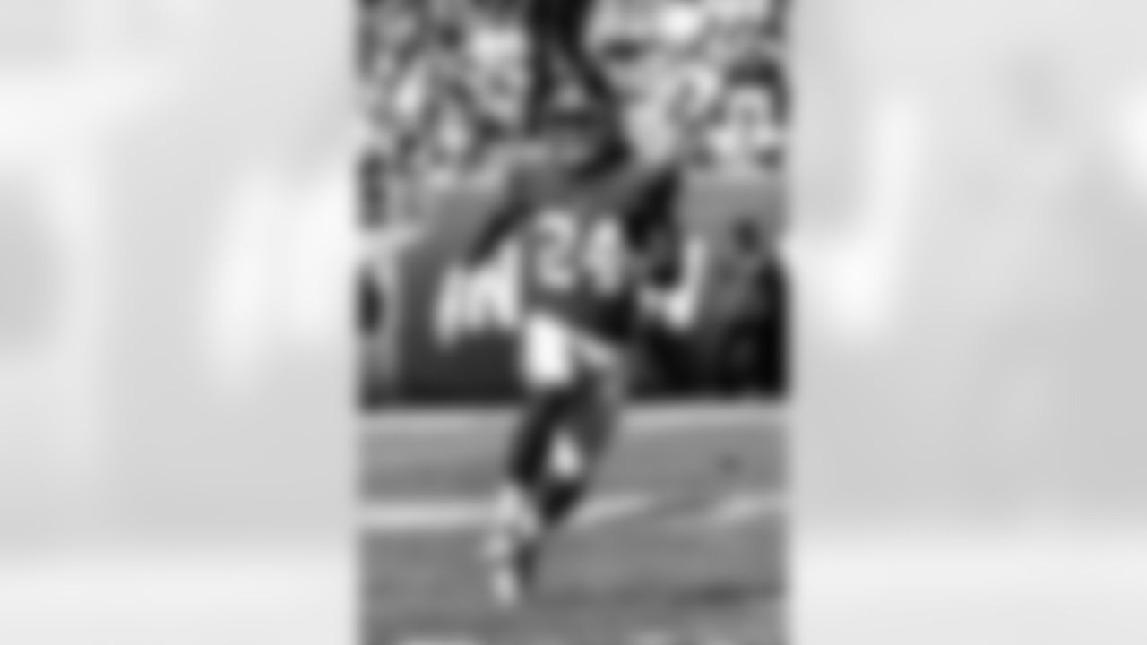 New York Giants cornerback Julian Love (24) takes part in a week 4 regular season game against the Washington Redskins at MetLife Stadium on Sunday September 29th, 2019 in East Rutherford, New Jersey