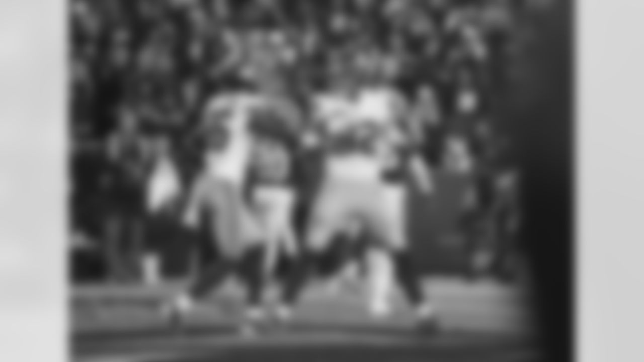 New York Giants tight end Kaden Smith (82) scores the game winning touchdown in overtime during an NFL football game against the Washington Redskins Sunday December 22nd, 2019 in Landover, Md (Evan Pinkus via AP)