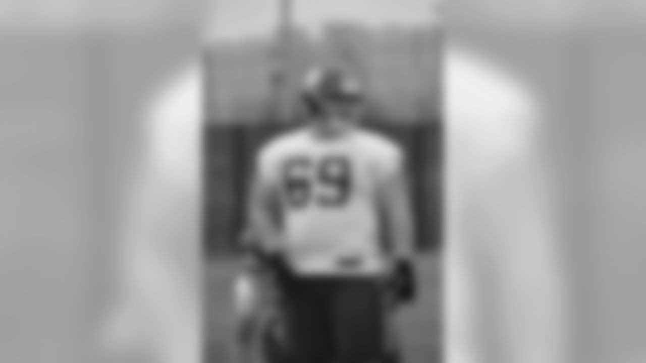 OL Brett Jones- signed as a free agent Feb. 11th