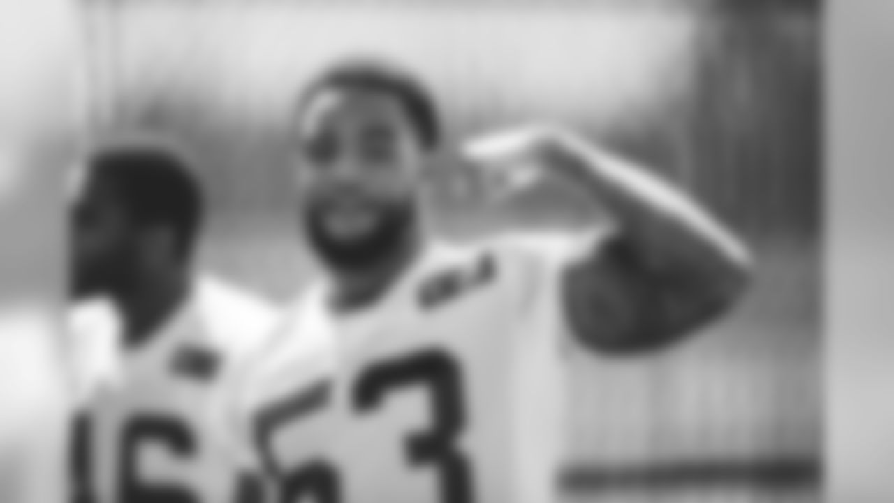 OLB Oshane Ximines