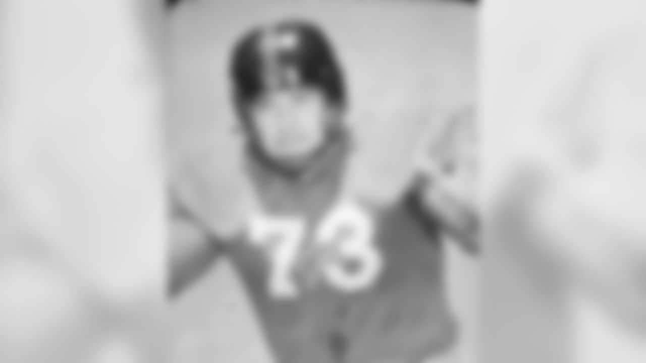 ARNIE WEINMEISTER - Class of 1984, Defensive Tackle, 1948 New York Yankees (AAFC), 1949 Brooklyn-New York Yankees (AAFC), 1950-1953 New York Giants
