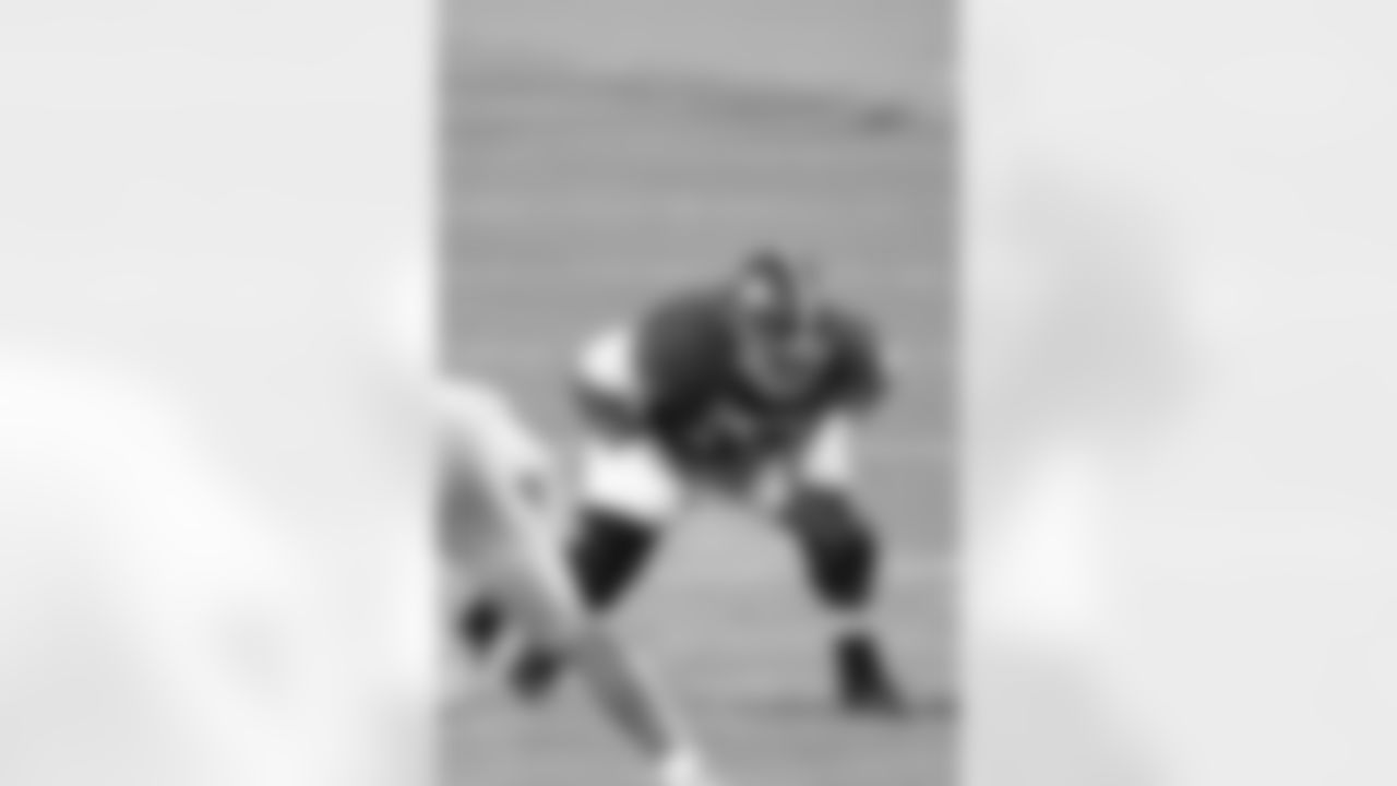 Alabama Crimson Tide offensive lineman Evan Neal (73) in a two-point stance on the line of scrimmage during an NCAA College Football Playoff national championship game against the Ohio State Buckeyes, Monday, Jan. 11, 2021 in Miami Gardens, Fla. Alabama won 52-24. (Perry Knotts via AP)