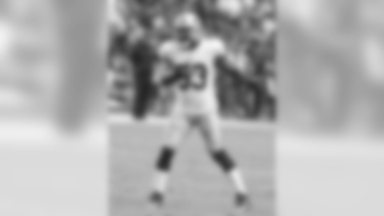 LB NAVORRO BOWMAN