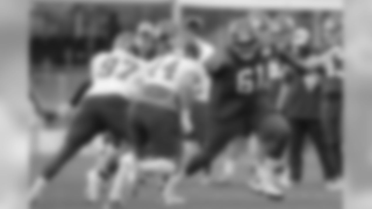 OL Nick Becton